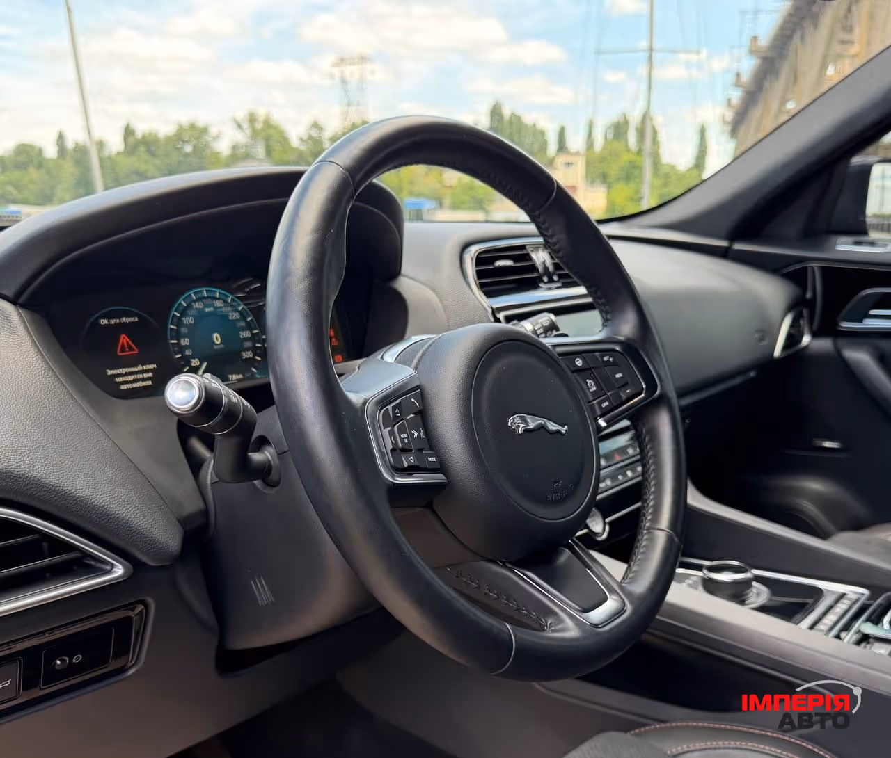 Jaguar F-Pace - фото 9
