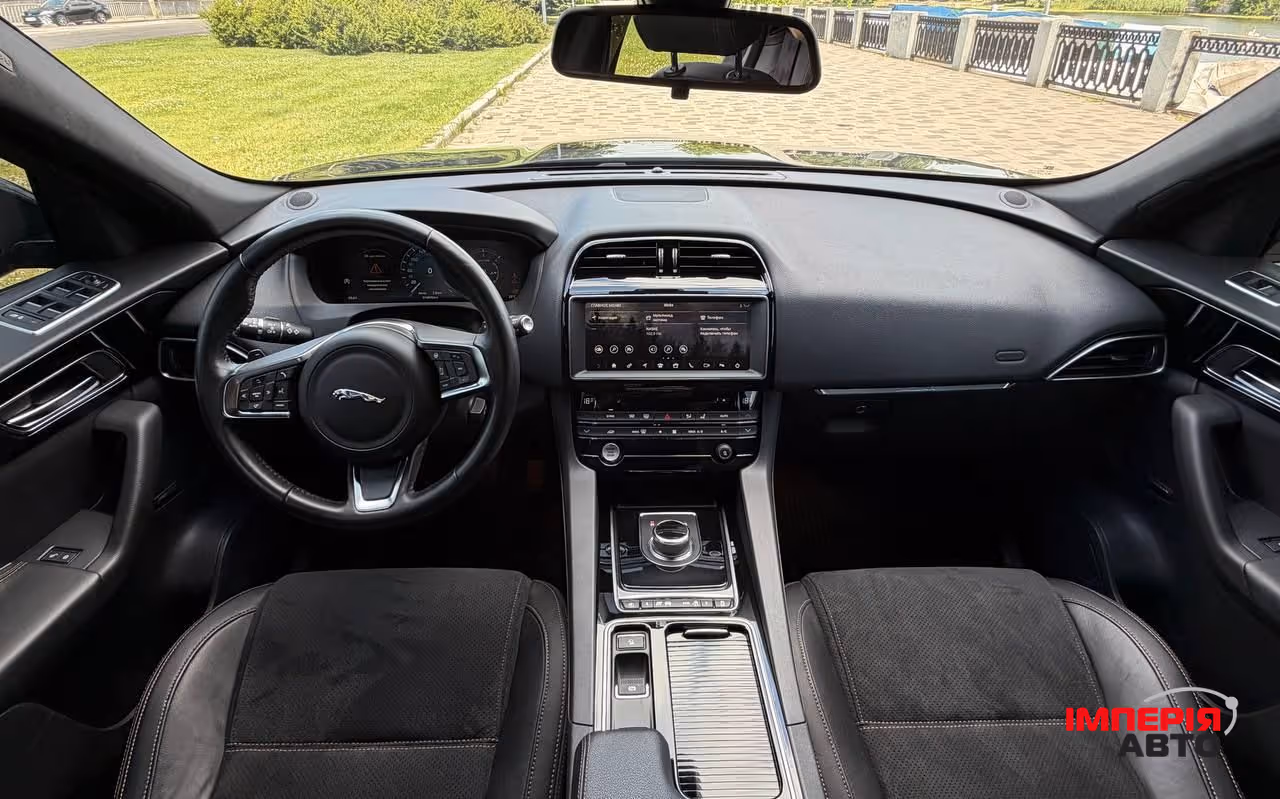Jaguar F-Pace - фото 11