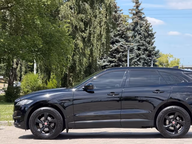 Jaguar F-Pace - фото 4