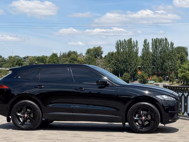 Jaguar F-Pace - фото 5