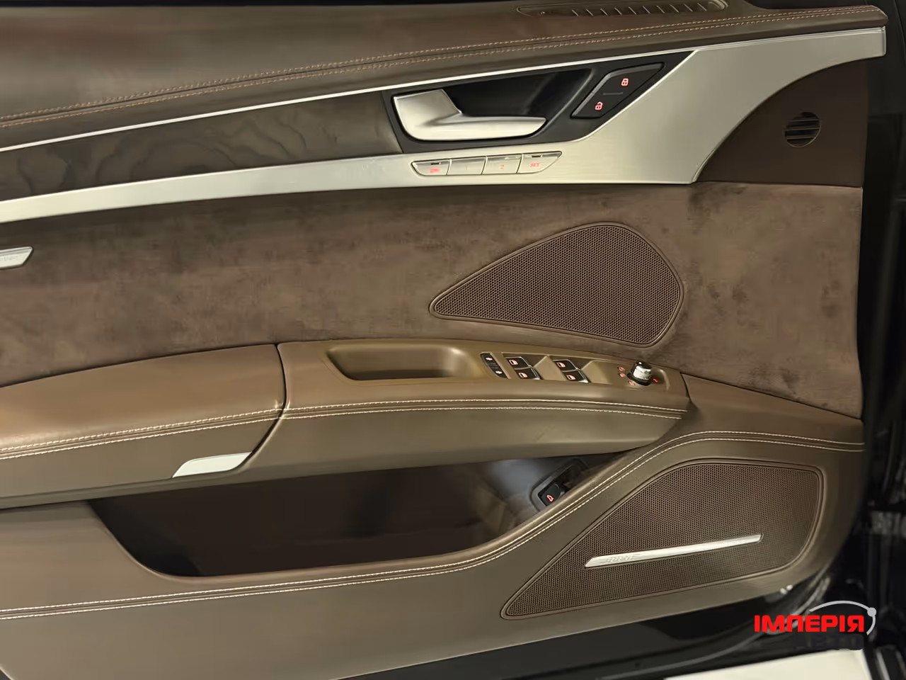 Audi A8 - фото 12