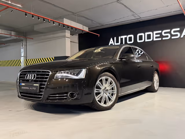 Audi A8 - фото 1