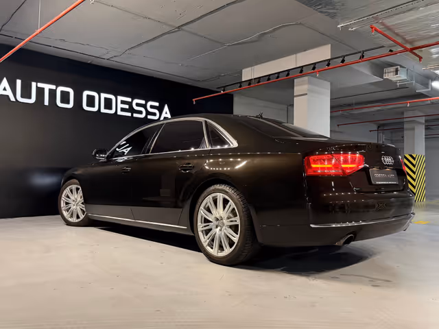 Audi A8 - фото 2