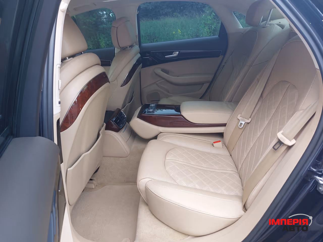 Audi A8 - фото 12