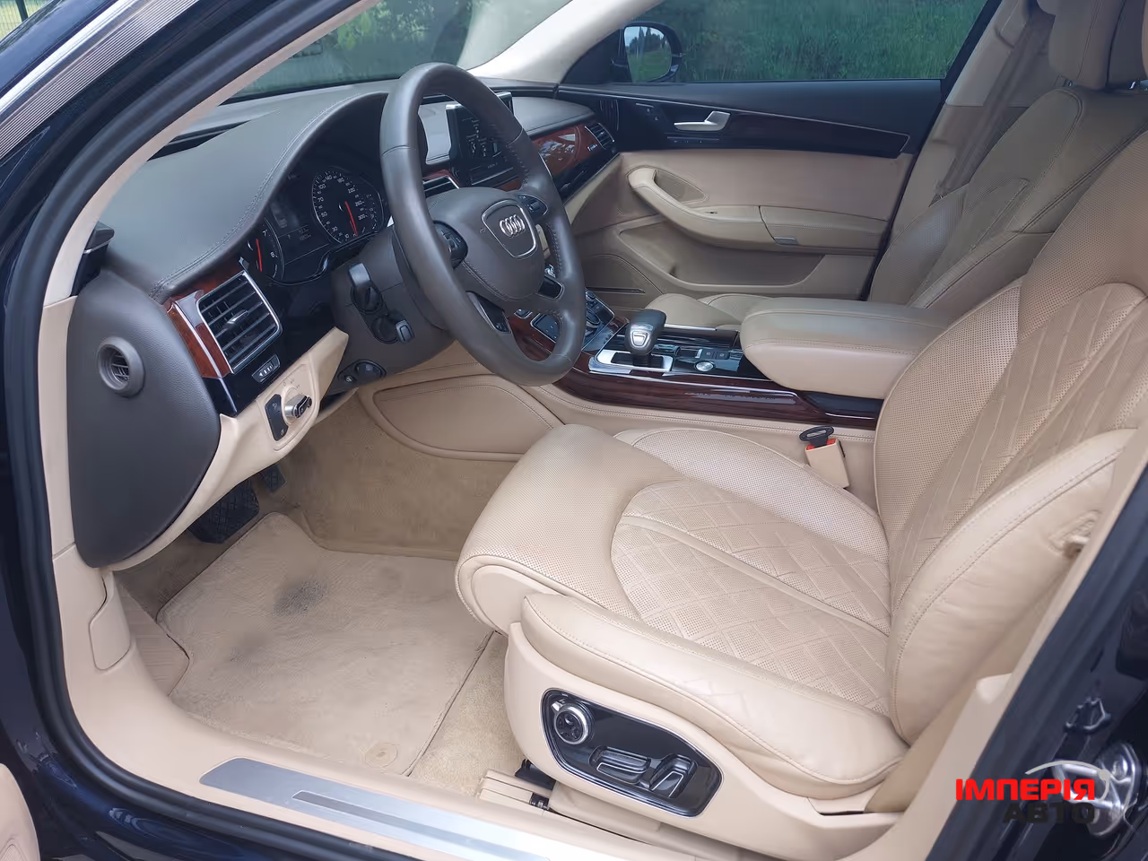 Audi A8 - фото 8