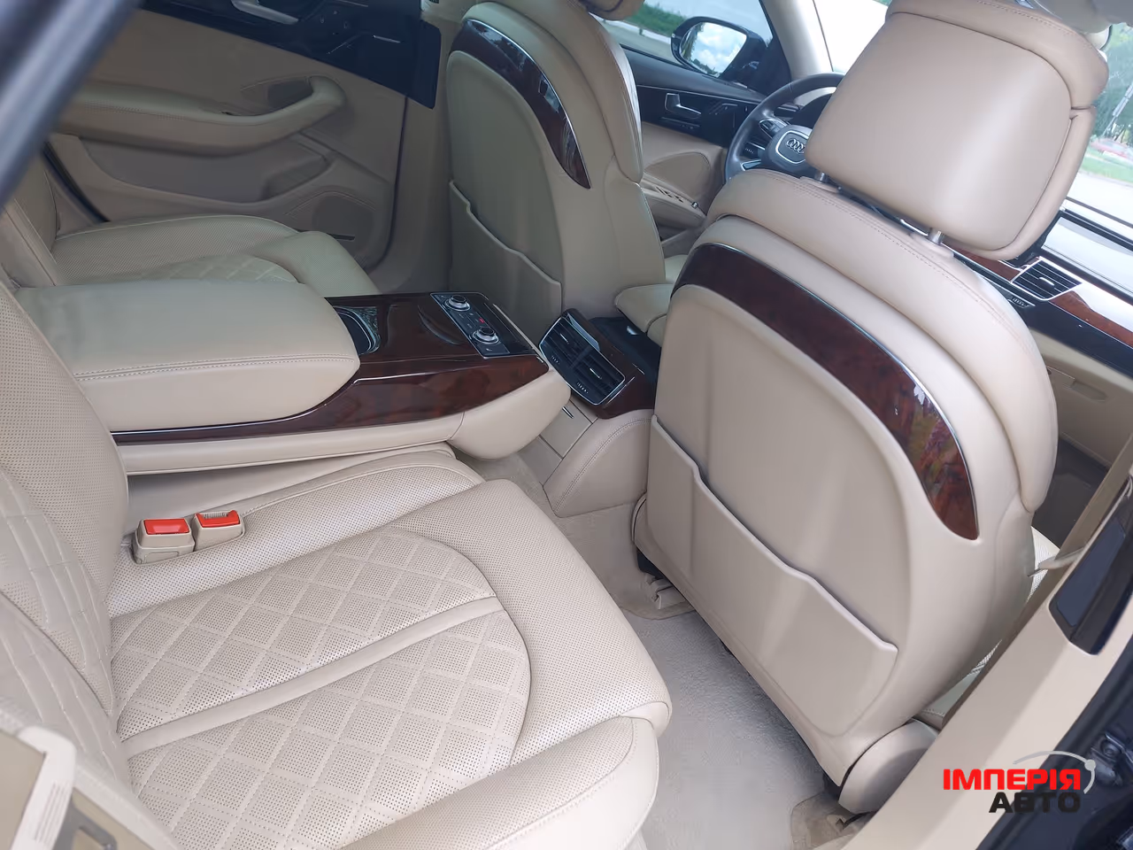 Audi A8 - фото 11