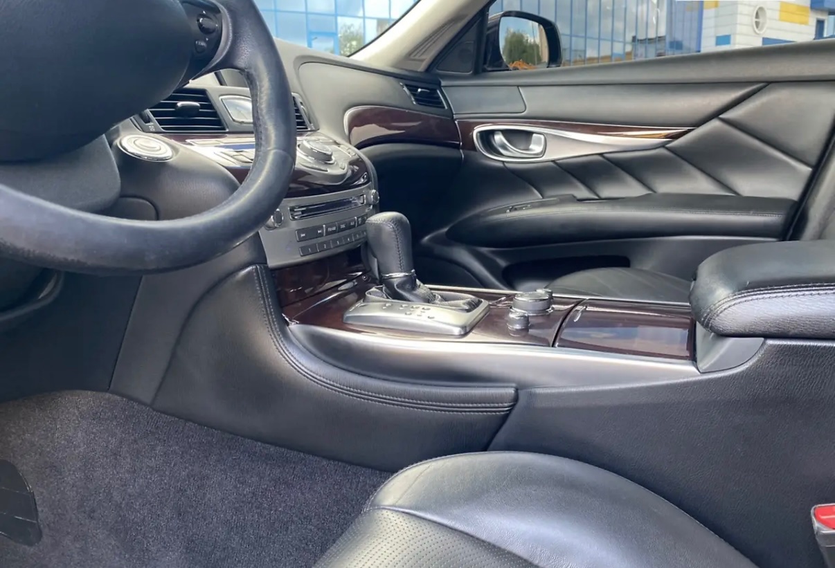 Infiniti Q70 - фото 2