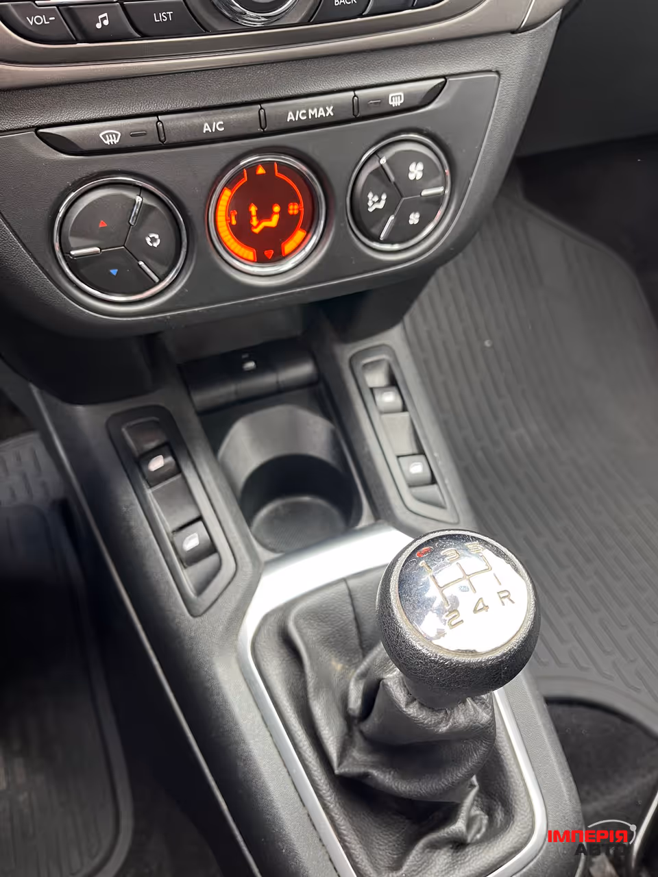 Peugeot 301 - фото 20