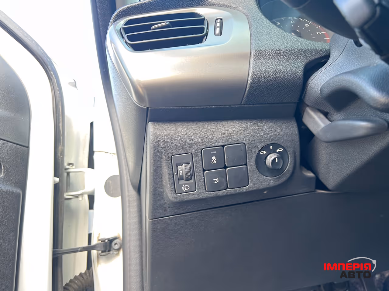 Peugeot 301 - фото 4