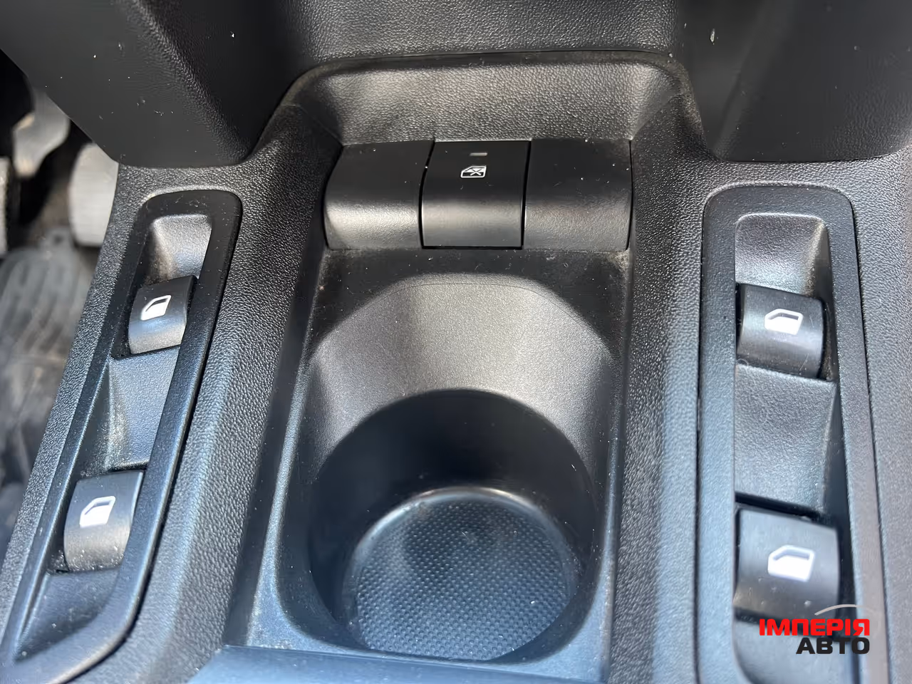 Peugeot 301 - фото 15