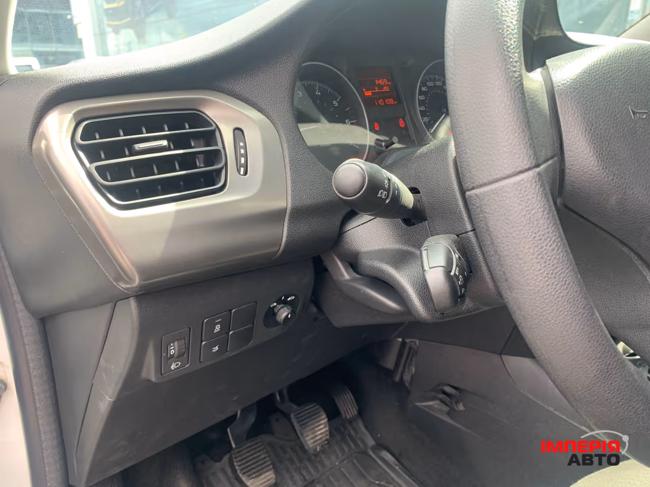 Peugeot 301 - фото 24