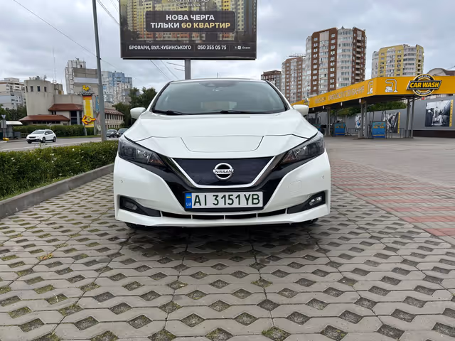 Nissan Leaf - фото 1