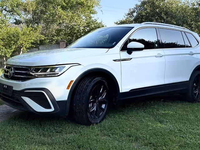 Volkswagen Tiguan - фото 2