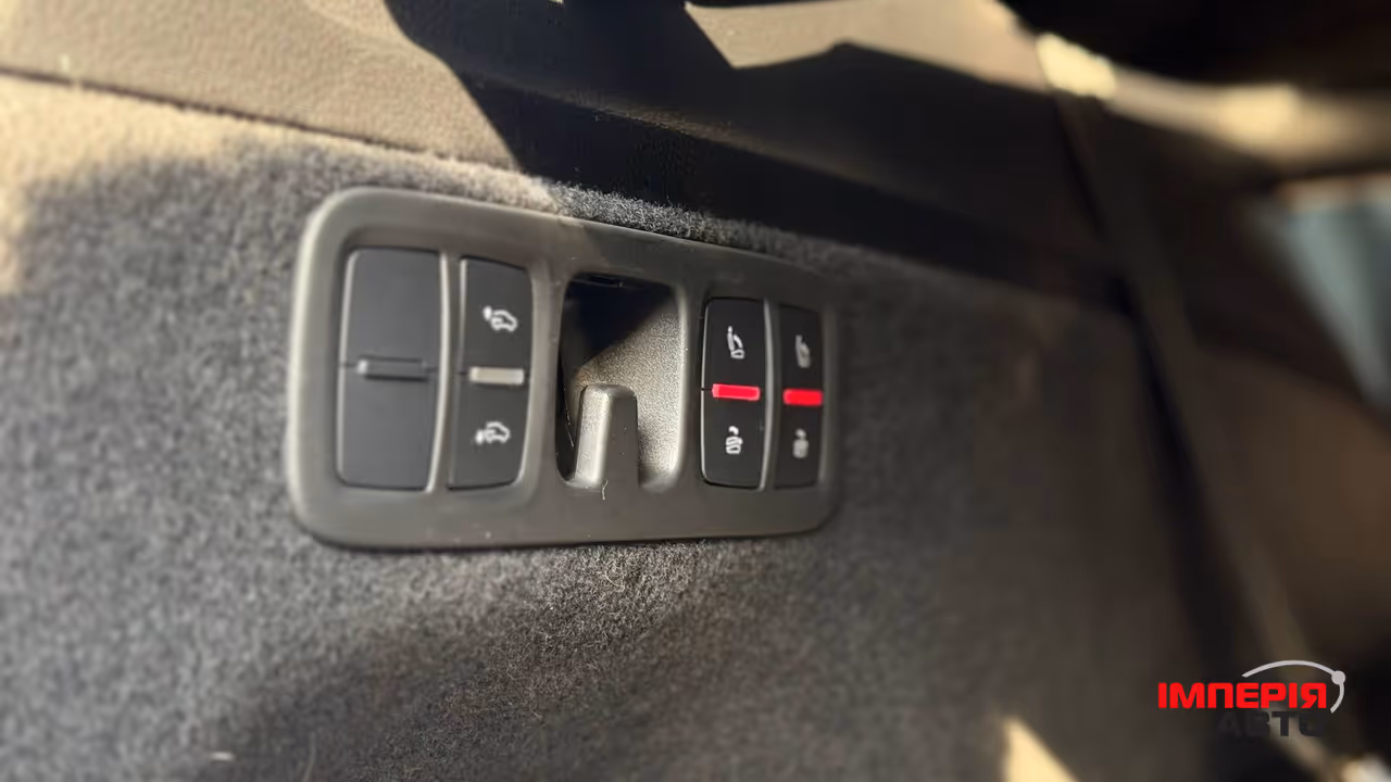 Audi SQ7 - фото 32