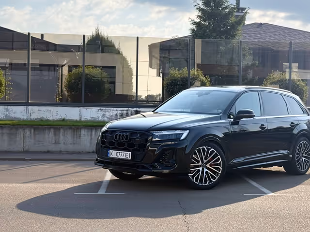 Audi SQ7 - фото 1