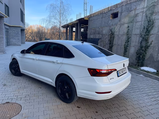Volkswagen Jetta - фото 4