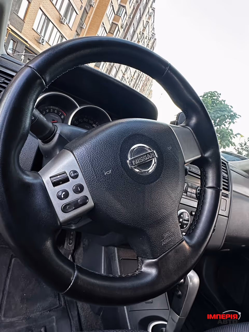 Nissan Tiida - фото 4