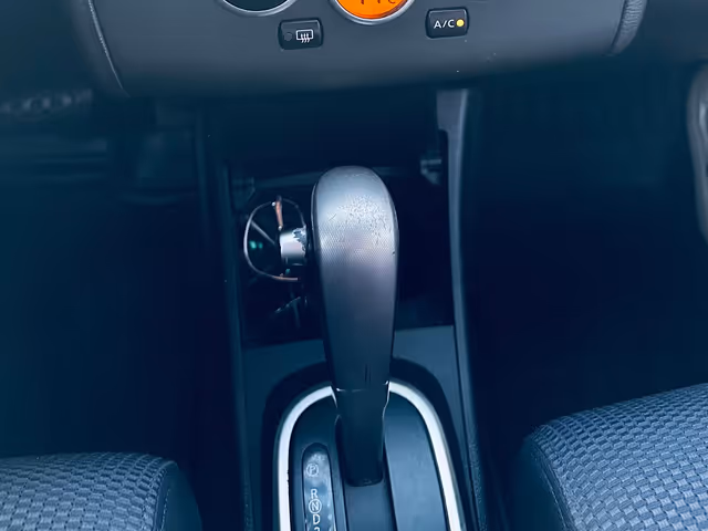 Nissan Tiida - фото 2