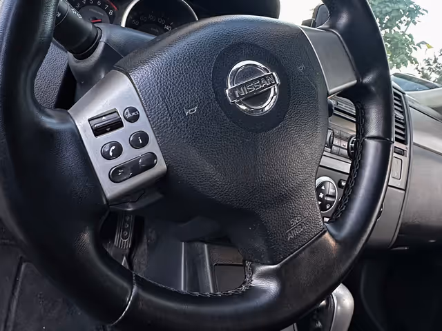 Nissan Tiida - фото 4