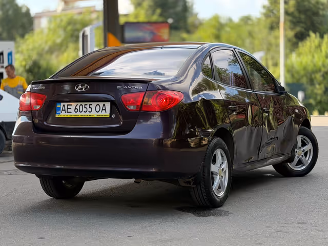 Hyundai Elantra - фото 5