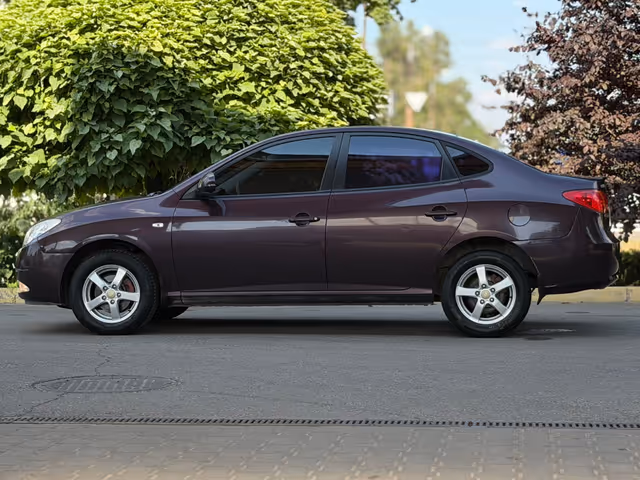 Hyundai Elantra - фото 2