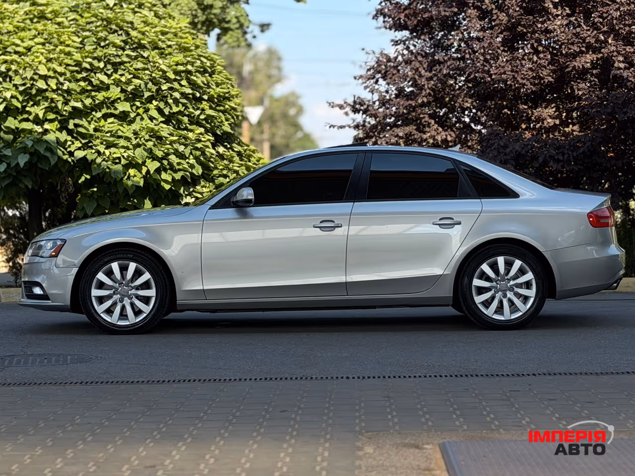 Audi A4 - фото 2