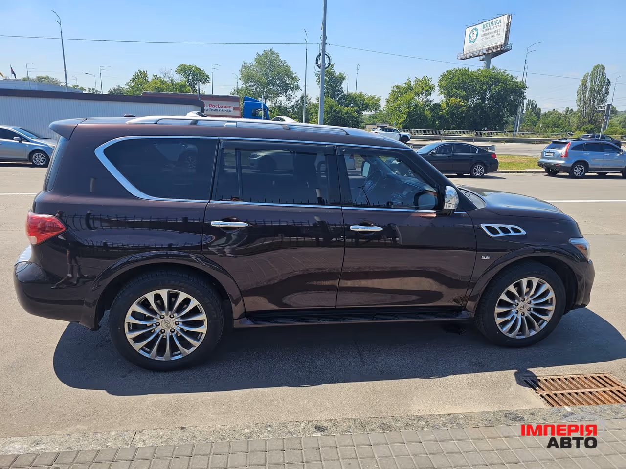 Infiniti QX80 - фото 4