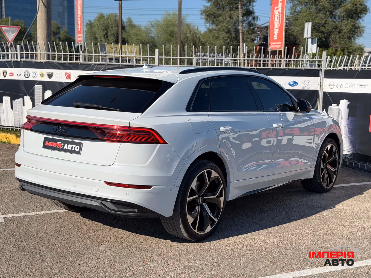 Audi Q8 - фото 7