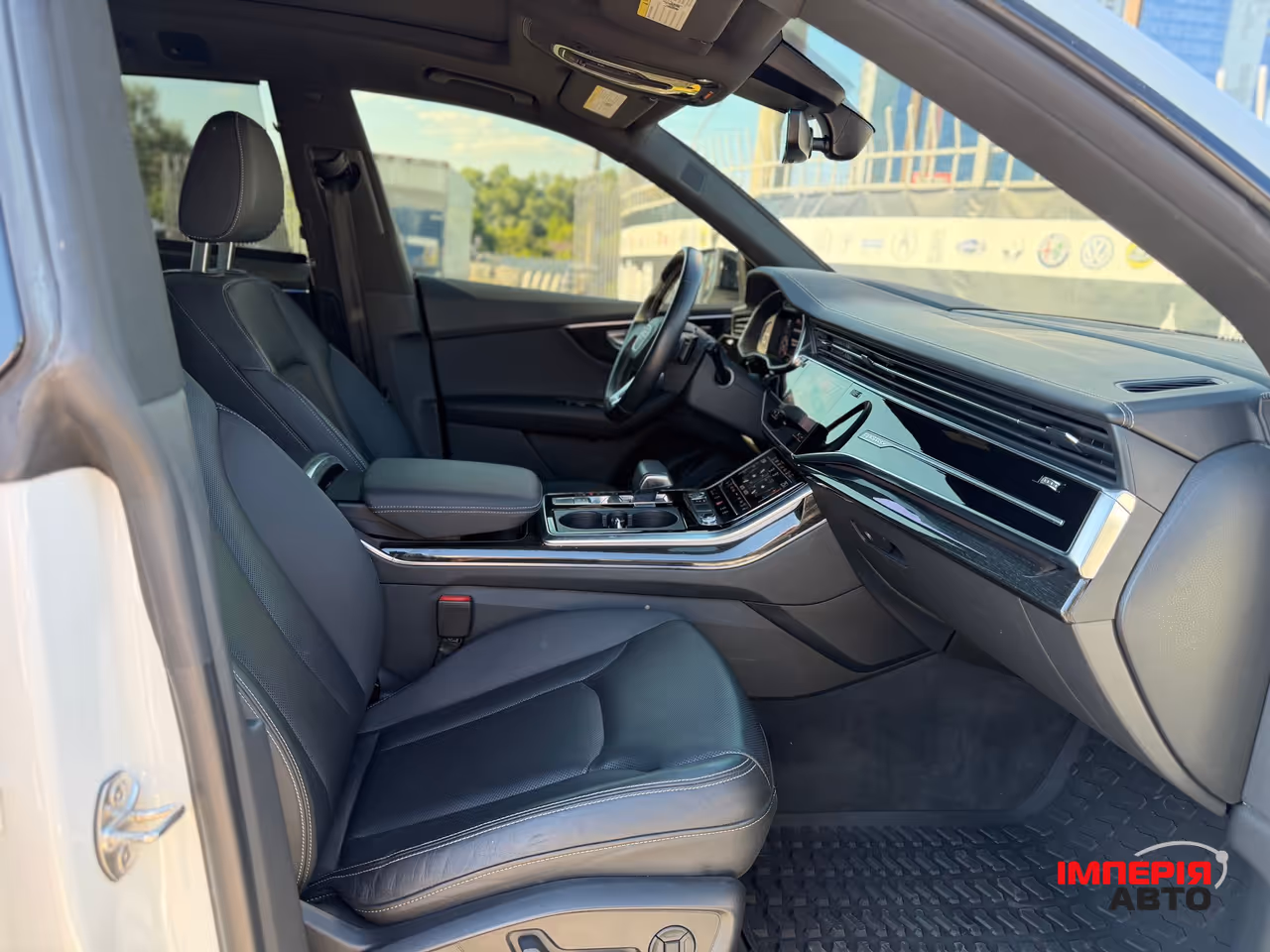 Audi Q8 - фото 18