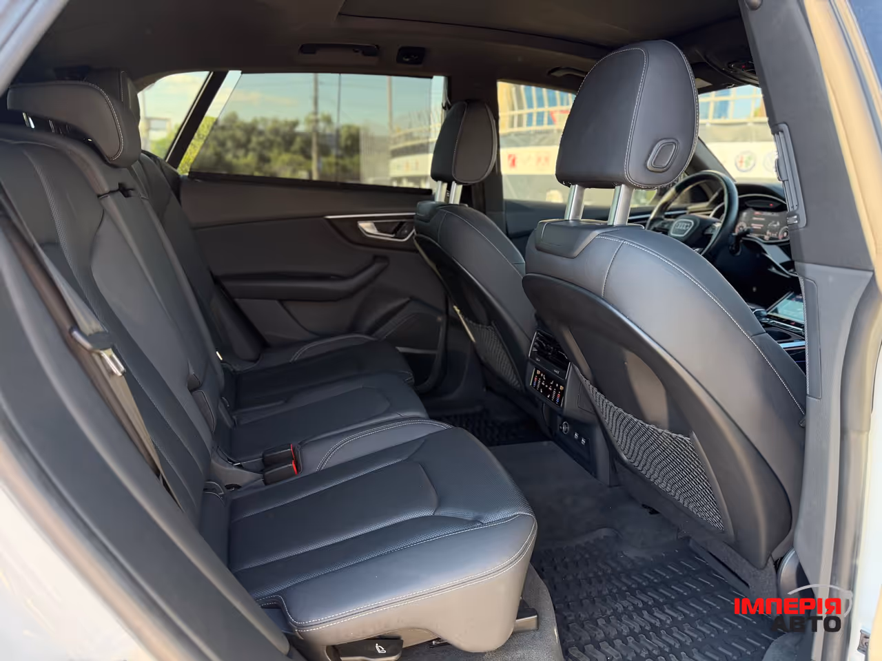 Audi Q8 - фото 17