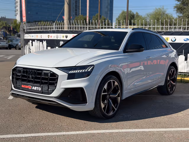 Audi Q8 - фото 1