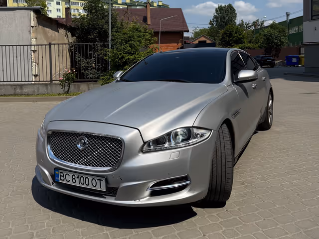 Jaguar XJ - фото 3