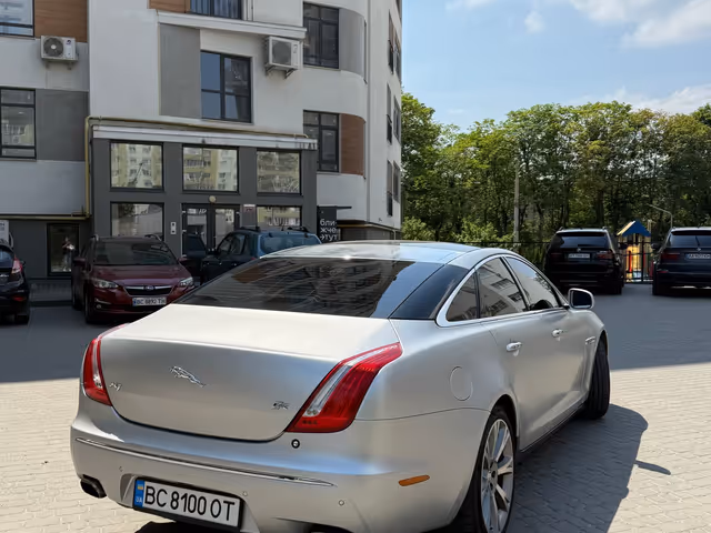 Jaguar XJ - фото 5