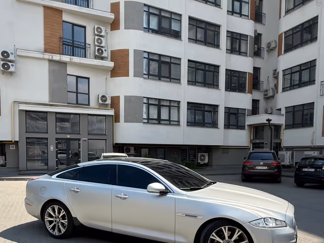 Jaguar XJ - фото 4
