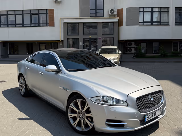 Jaguar XJ - фото 1