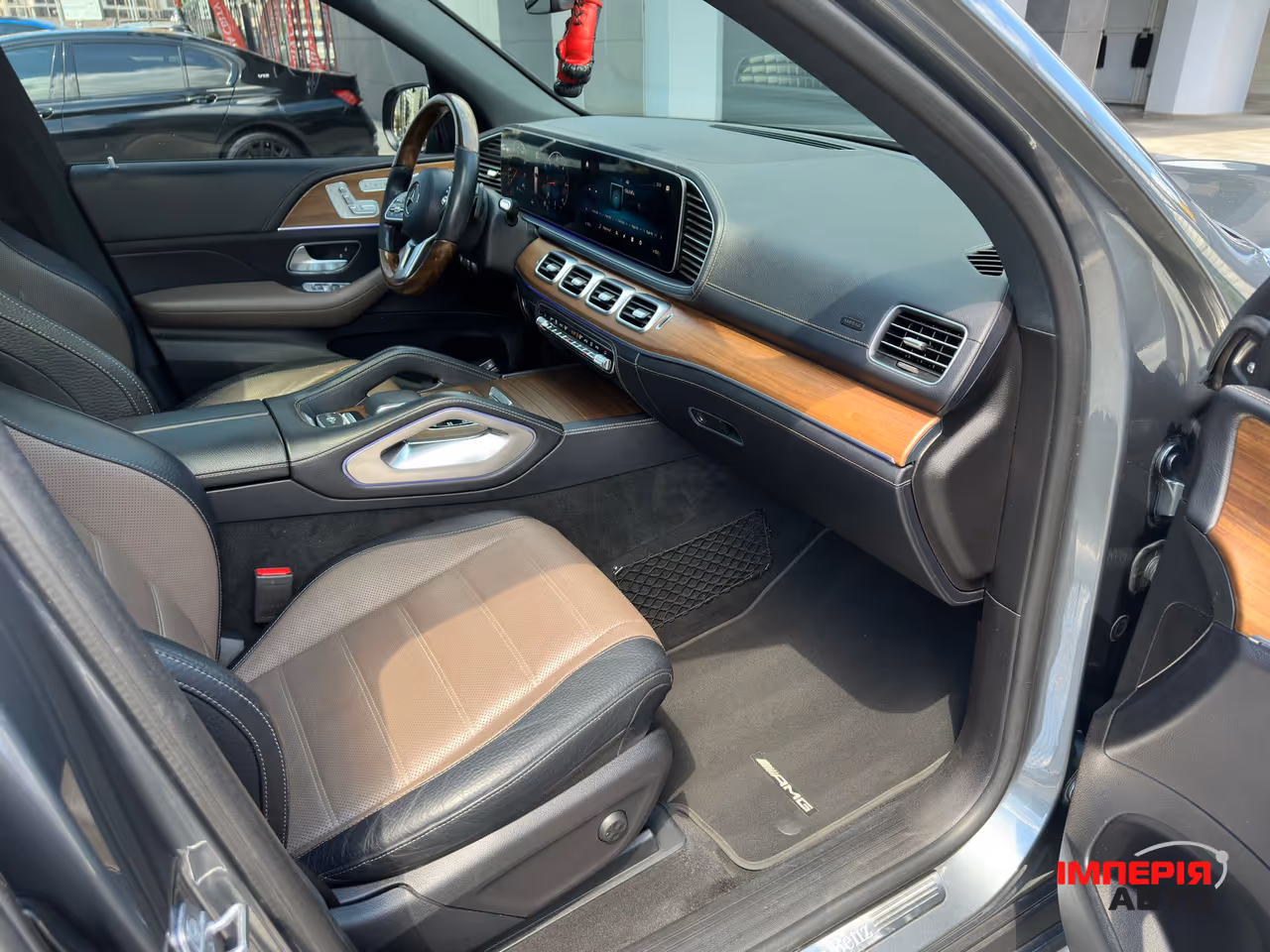 Mercedes-Benz GLS - фото 9