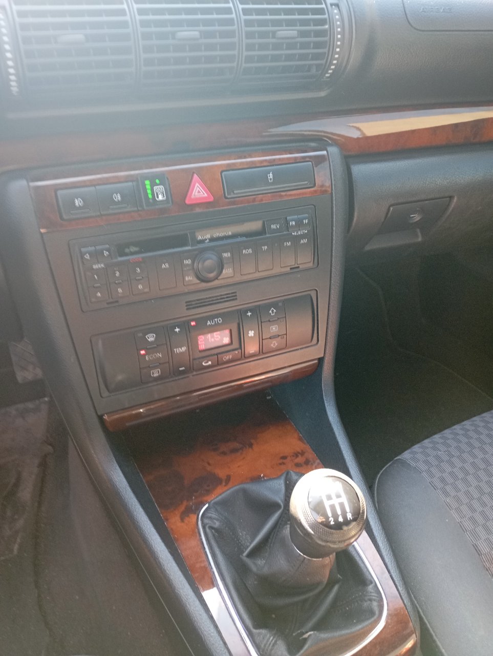 Audi A4 - фото 10