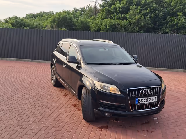 Audi Q7 - фото 5