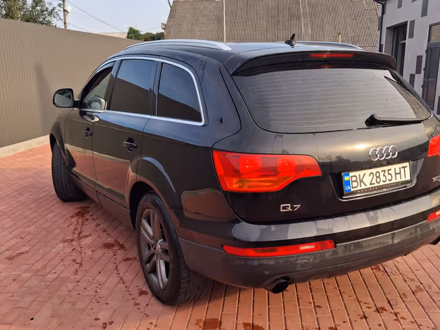 Audi Q7 - фото 3