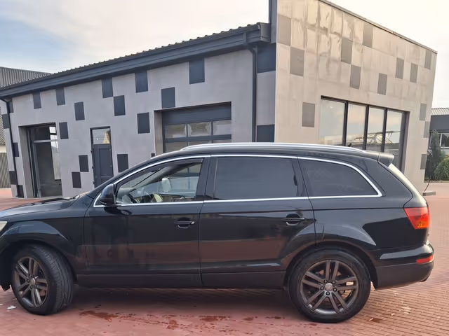 Audi Q7 - фото 2