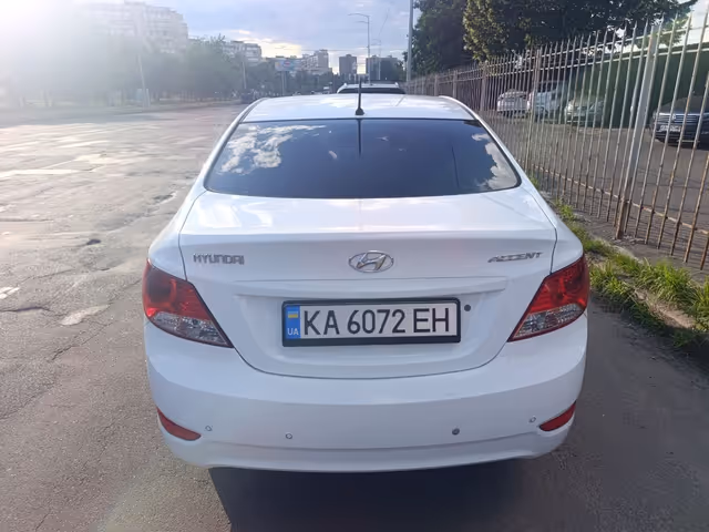 Hyundai Accent - фото 3