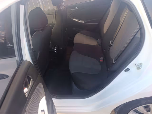 Hyundai Accent - фото 4