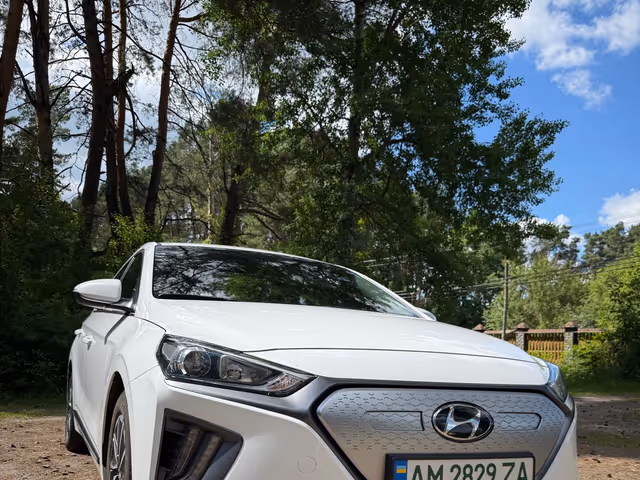 Hyundai IONIQ - фото 1