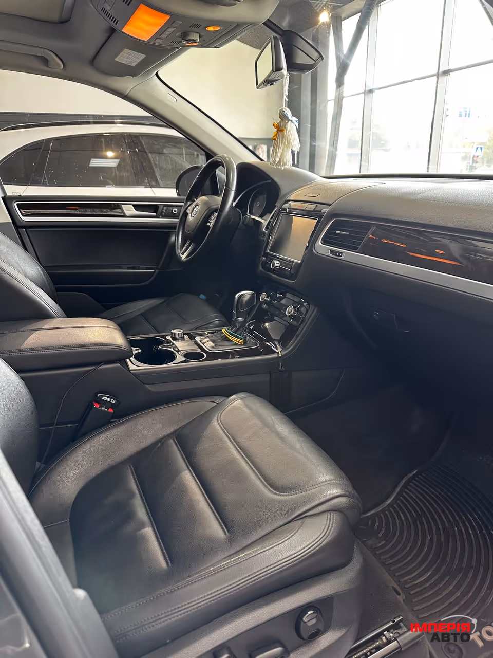 Volkswagen Touareg - фото 10