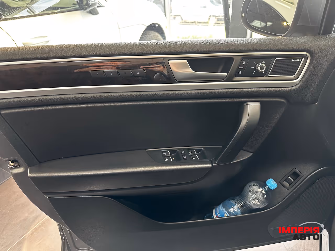 Volkswagen Touareg - фото 12