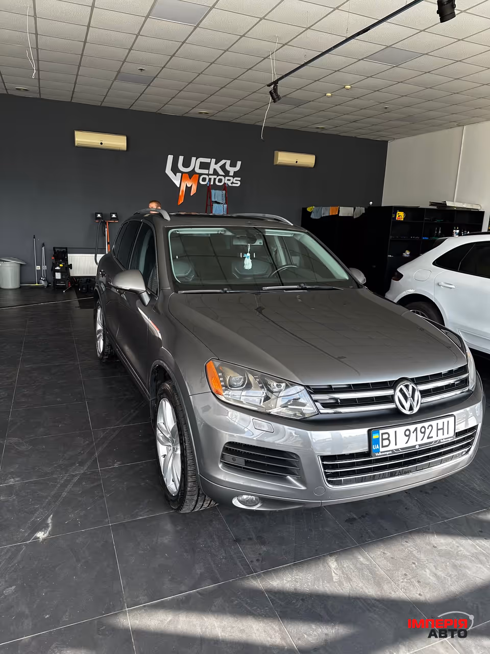 Volkswagen Touareg - фото 1