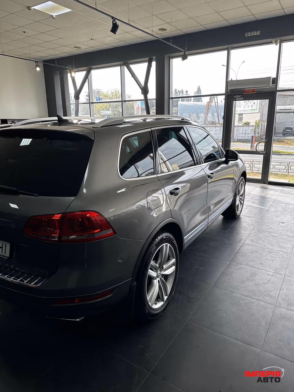 Volkswagen Touareg - фото 5