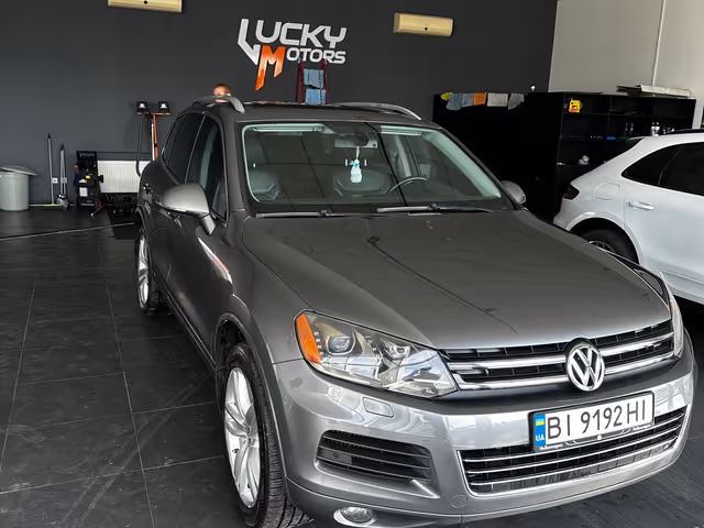 Volkswagen Touareg - фото 1