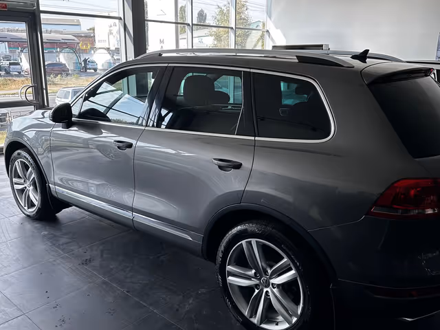 Volkswagen Touareg - фото 4