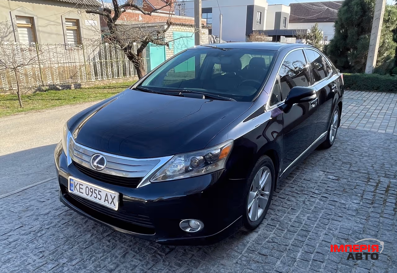 Lexus HS - фото 1